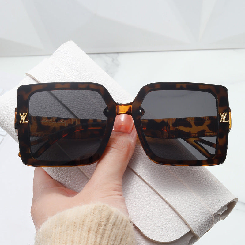 Women's fashionable square sunglasses with elegant design Bowlift