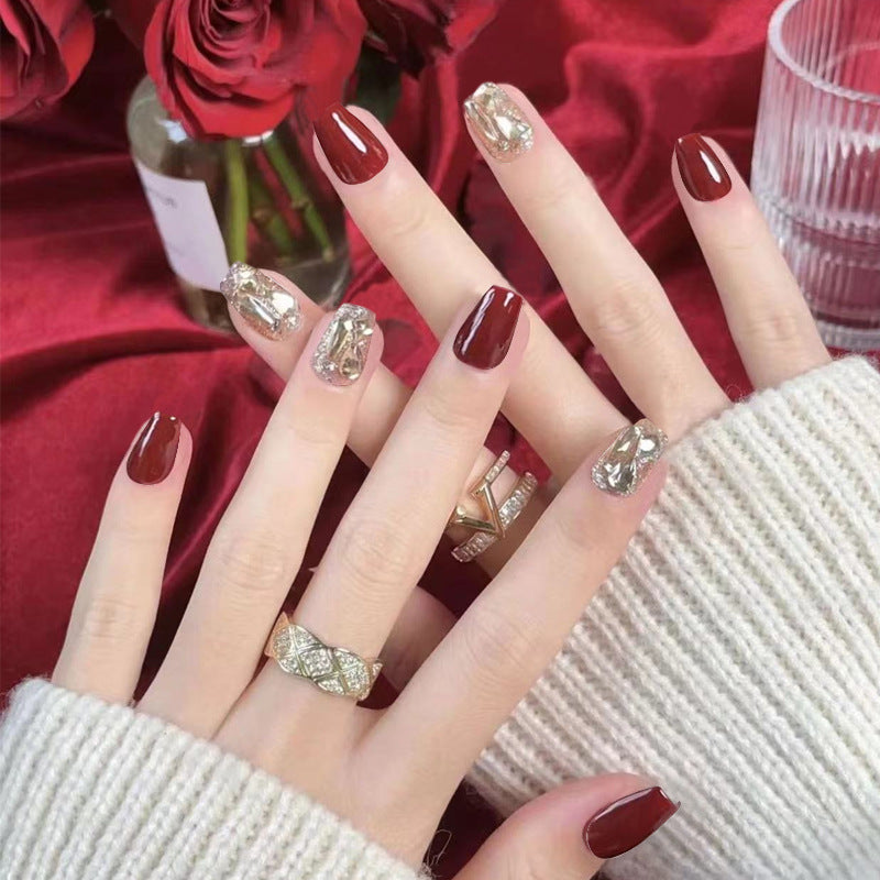 Artificial nail set with elegant glitter and metallic accents Bowlift