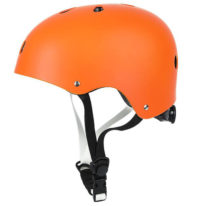 low-profile multi-sport helmet with EPS impact-absorbing liner and adjustable chin strap Bowlift