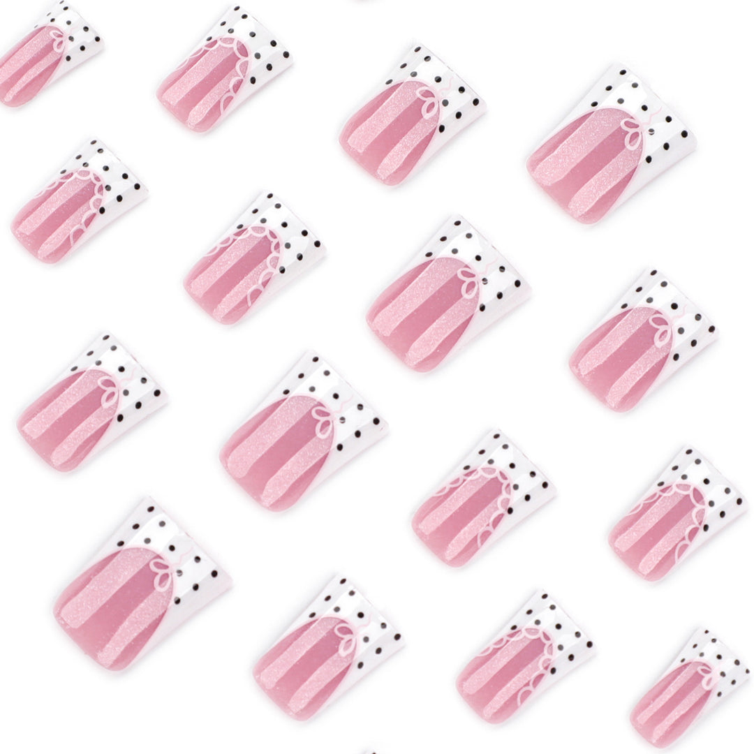 Artificial nail extensions with elegant lace design Bowlift