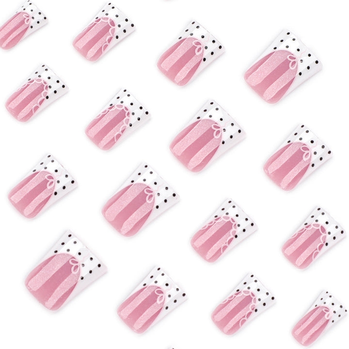 Artificial nail extensions with elegant lace design Bowlift