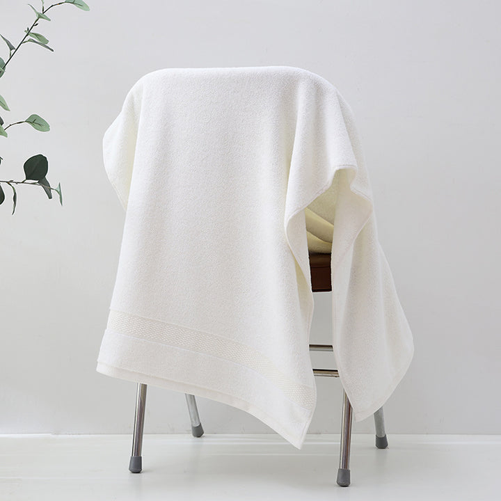 High-Quality Bath Towel with Elegant Border Bowlift