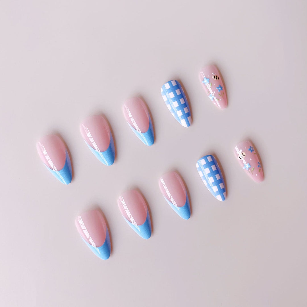 Artificial nail set with floral and checkered design Bowlift