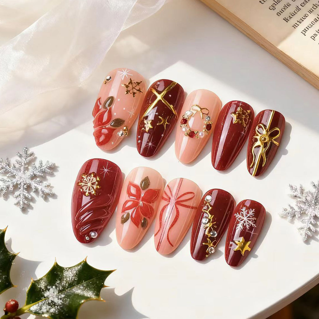 Elegant Artificial Nail Tips with Gold Accents Bowlift