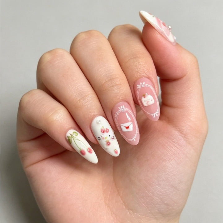 Creative artificial nails with detailed 3D motifs Bowlift