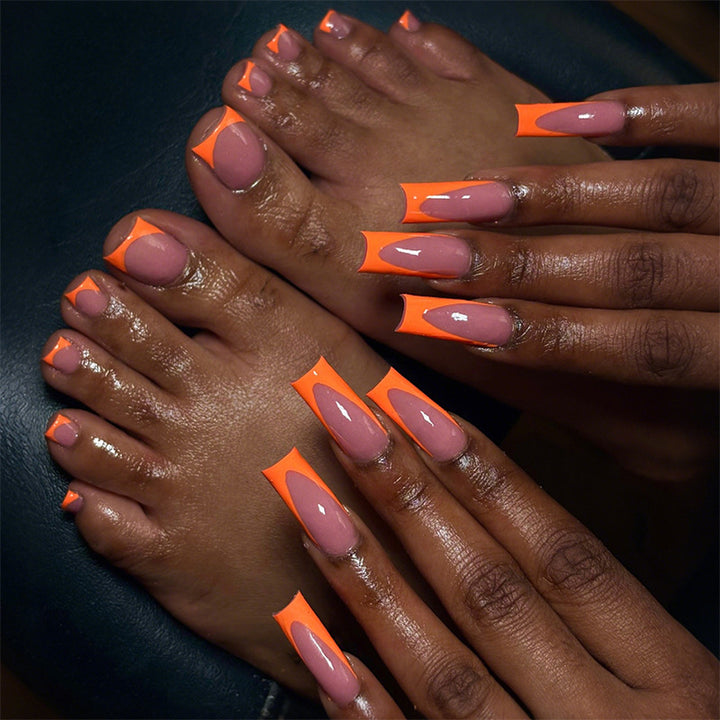 Decorative Press-On Nail Set with Geometric Design Bowlift