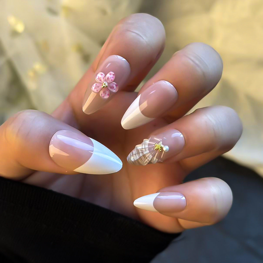Elegant Floral Accent Press-On Nail Set Bowlift