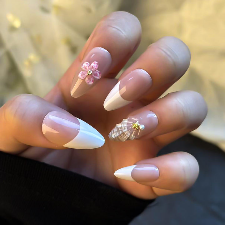 Elegant Floral Accent Press-On Nail Set Bowlift