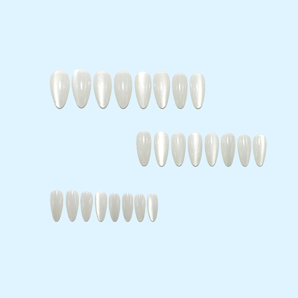 Elegant Artificial Nails in Attractive Ombre Style Bowlift