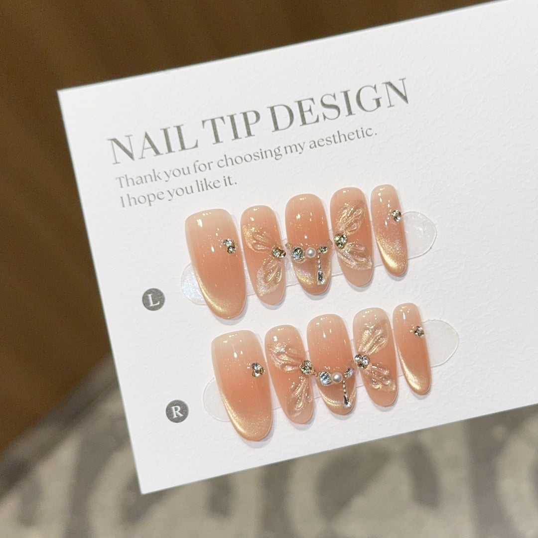 Artificial nail tips with elegant floral details Bowlift