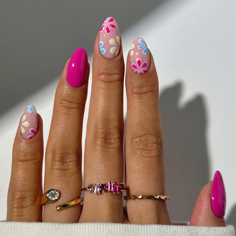 Trendy Art Nails with Floral Pattern Bowlift