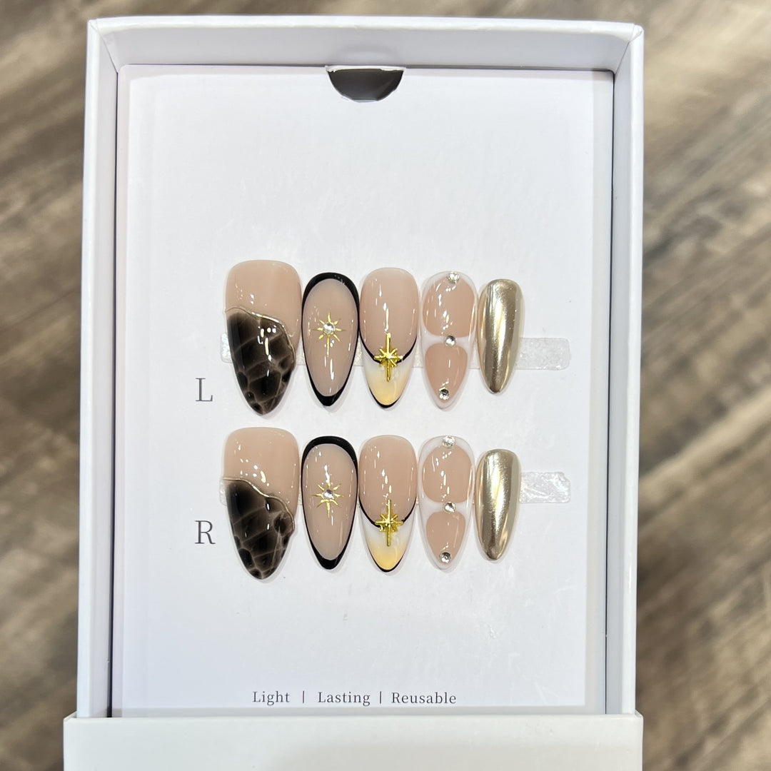 Reusable Stiletto Nail Art Set with Star and Gold Accents Bowlift