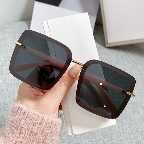 Women's trendy sunglasses in modern square design Bowlift