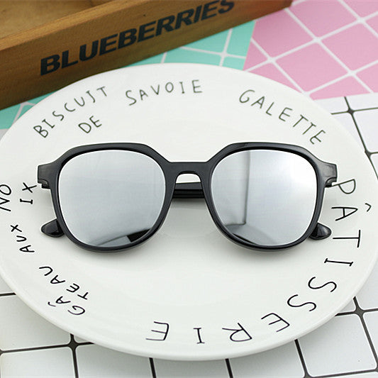 Ladies' fashionable sunglasses in elegant, octagonal design Bowlift