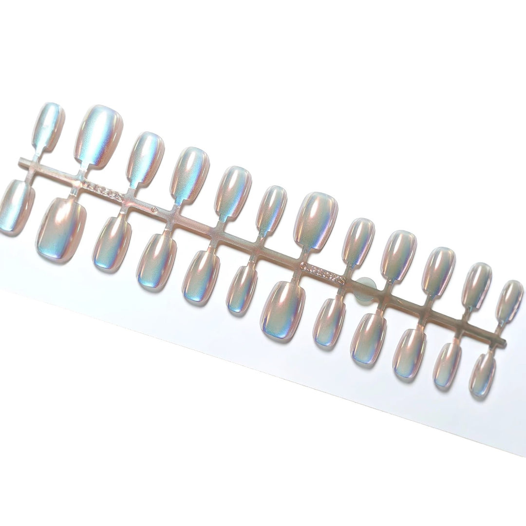 Shiny artificial nails Bowlift