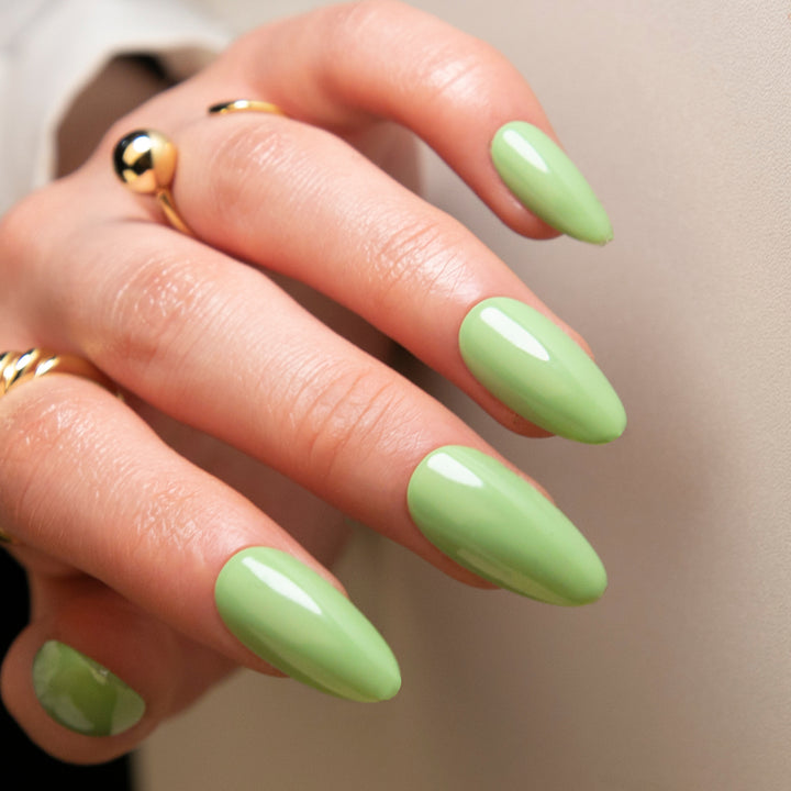 elegant Stiletto nails in high gloss finish Bowlift