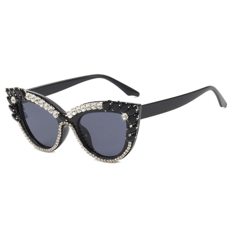 Ladies Glamorous Cat-Eye Sunglasses with Extravagant Crystal Decoration Bowlift