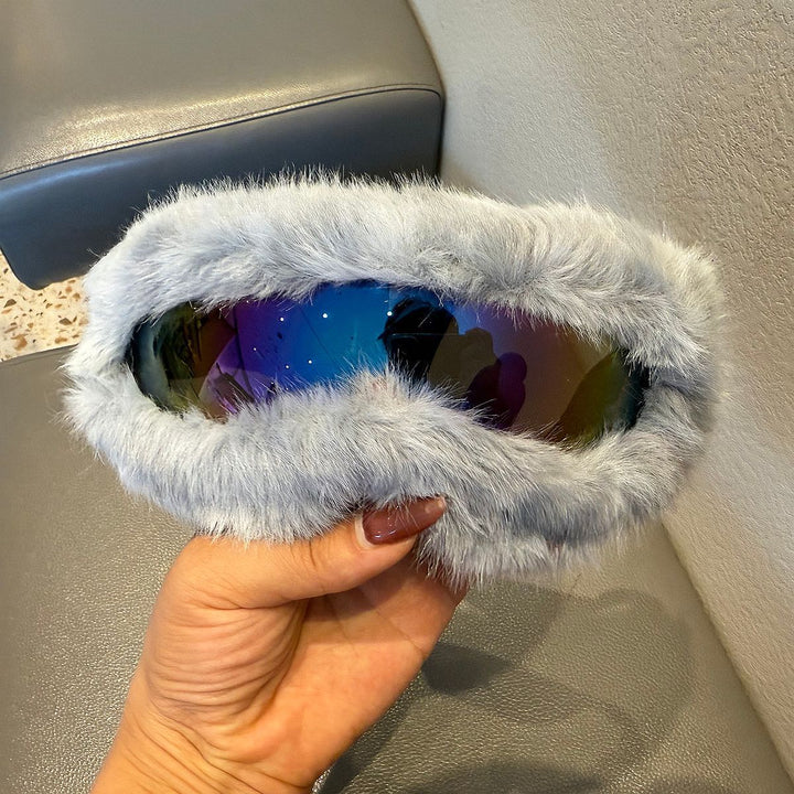 Women's sporty ski goggles with luxurious plush edge Bowlift