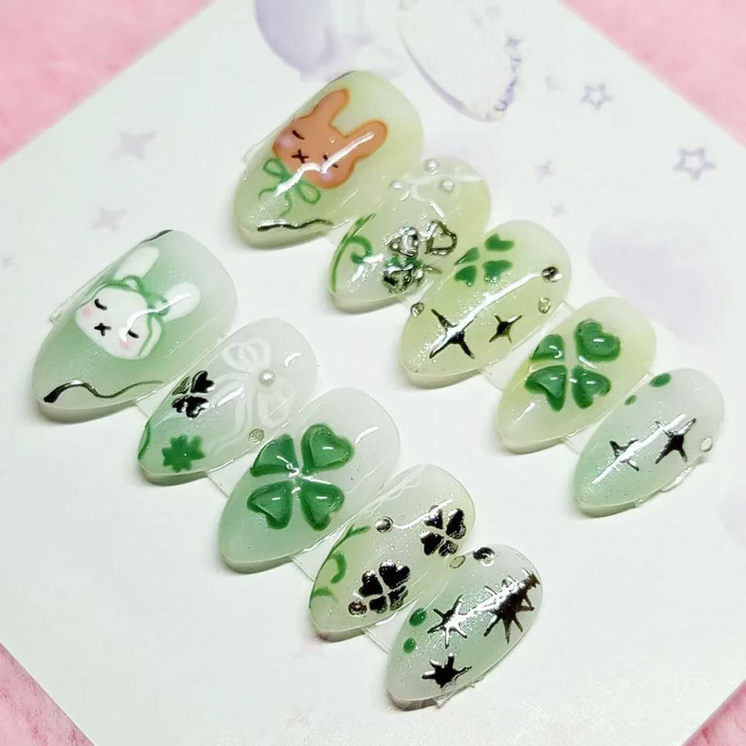 Playful artificial nails with plant motifs Bowlift