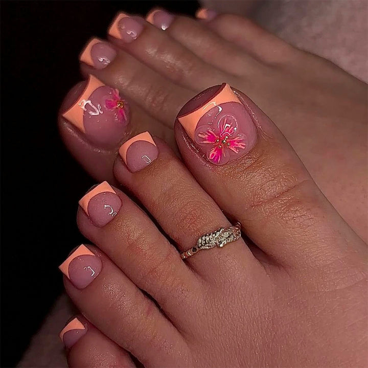Artful toenail decoration with elegant gold accent Bowlift