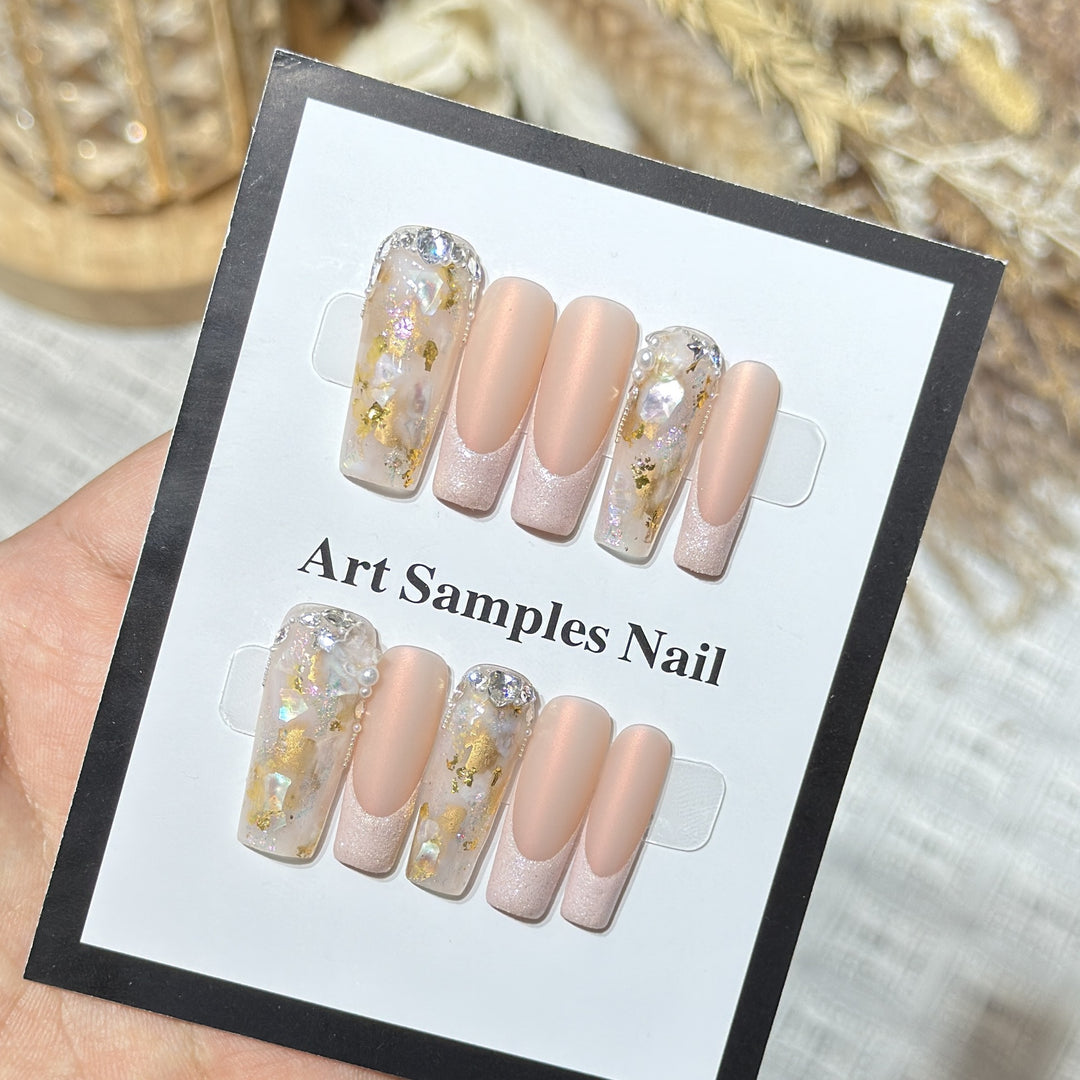 Luxurious Decorative Press-On Nail Set with Artistic Elements Bowlift