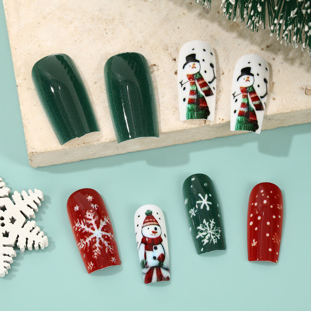 Festive artificial nails with wintry motifs Bowlift
