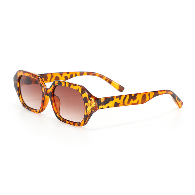 Ladies' striking sunglasses in modern design Bowlift