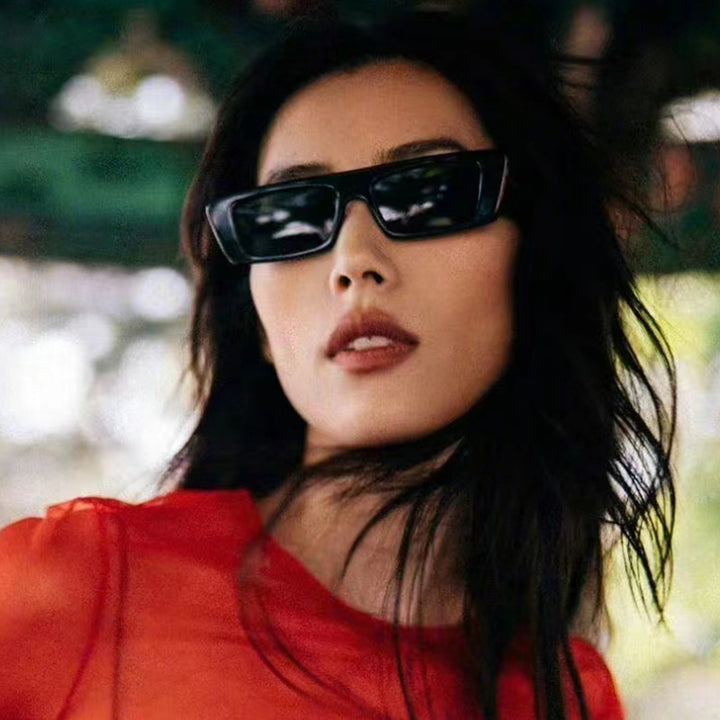 Ladies fashionable rectangular sunglasses in modern design Bowlift