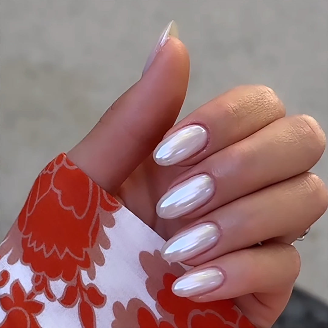 Luxus Acrylic Nails with Metallic Shine Bowlift
