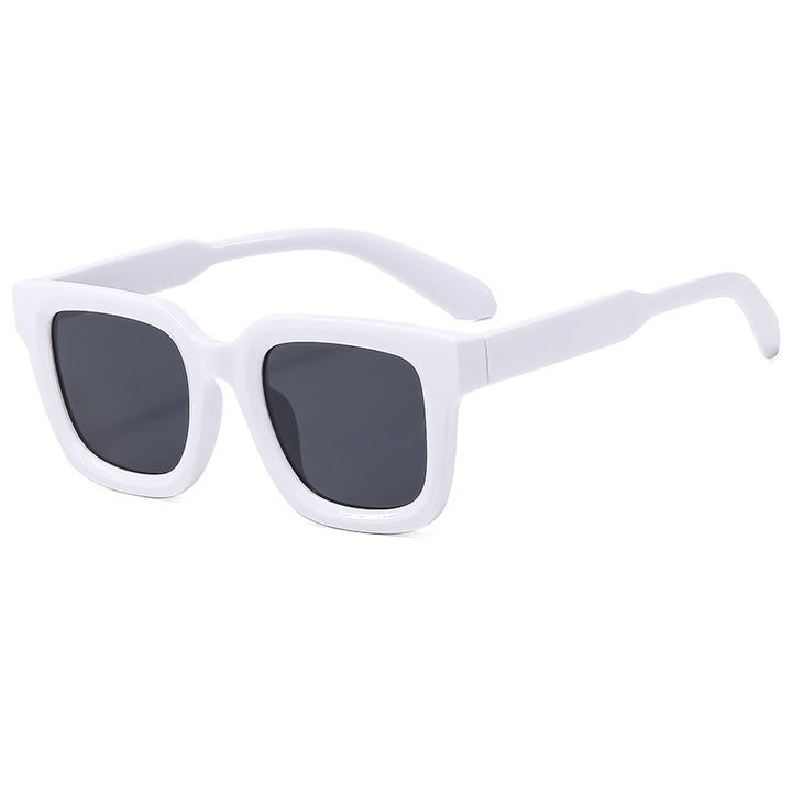 Ladies fashionable sunglasses in striking design Bowlift