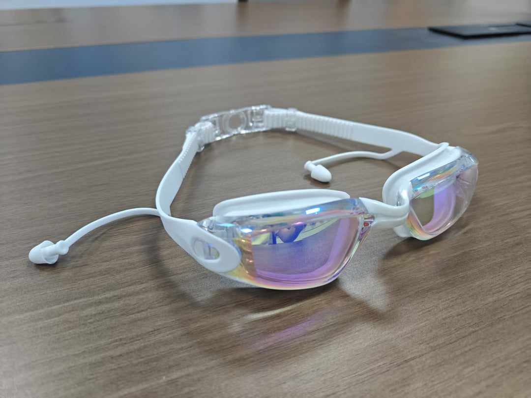 Swim goggles with UV protection and anti-fog Bowlift
