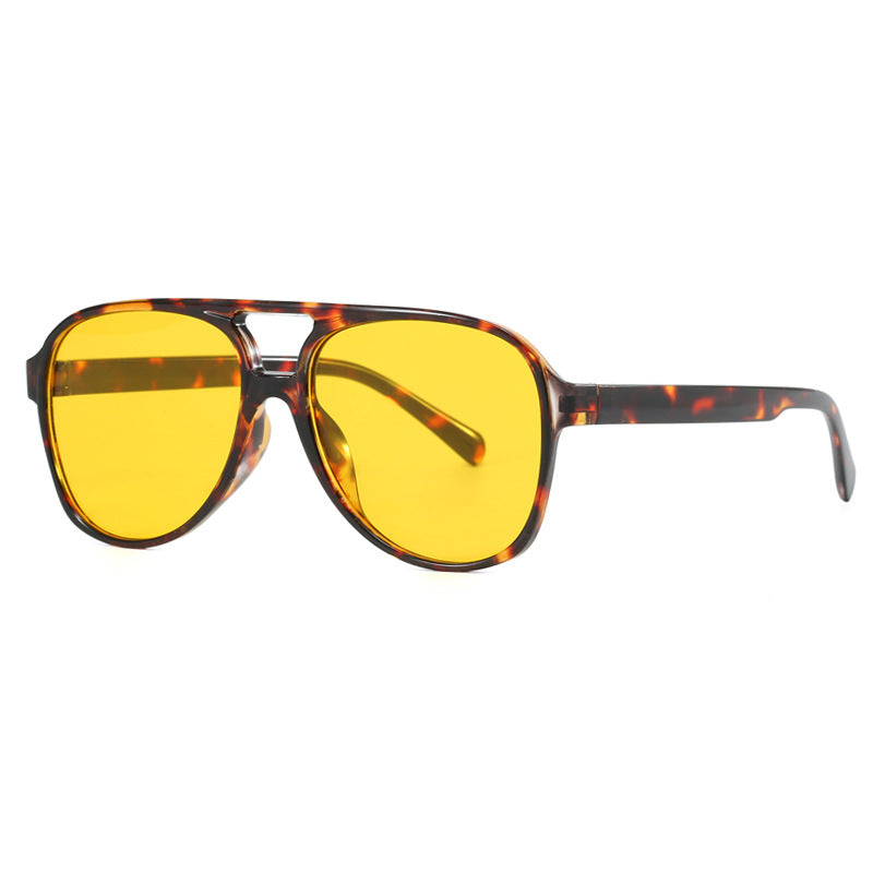 Women's oversized sunglasses in sporty-elegant design Bowlift