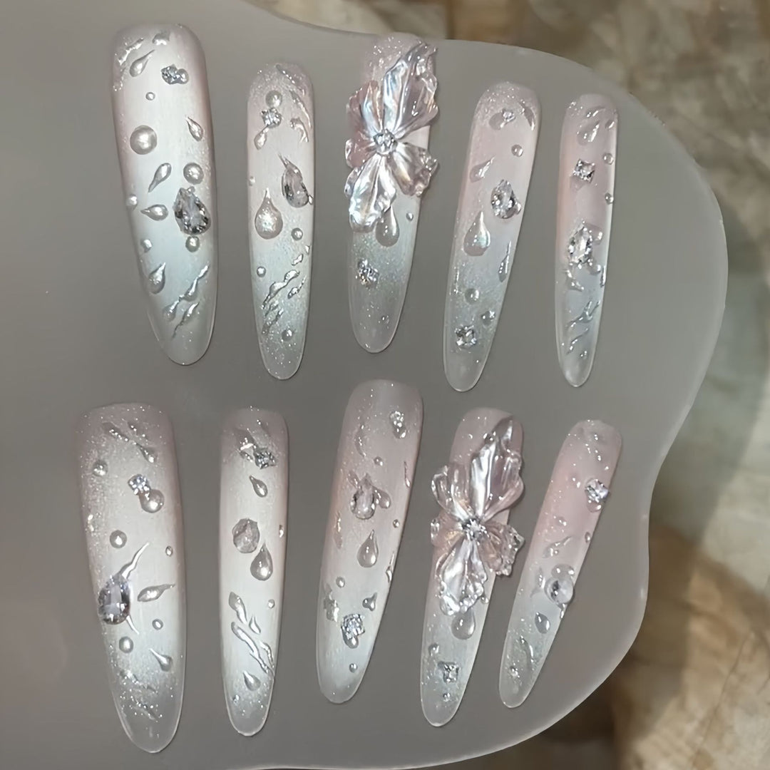 Glamorous artificial nails with sparkling accents Bowlift