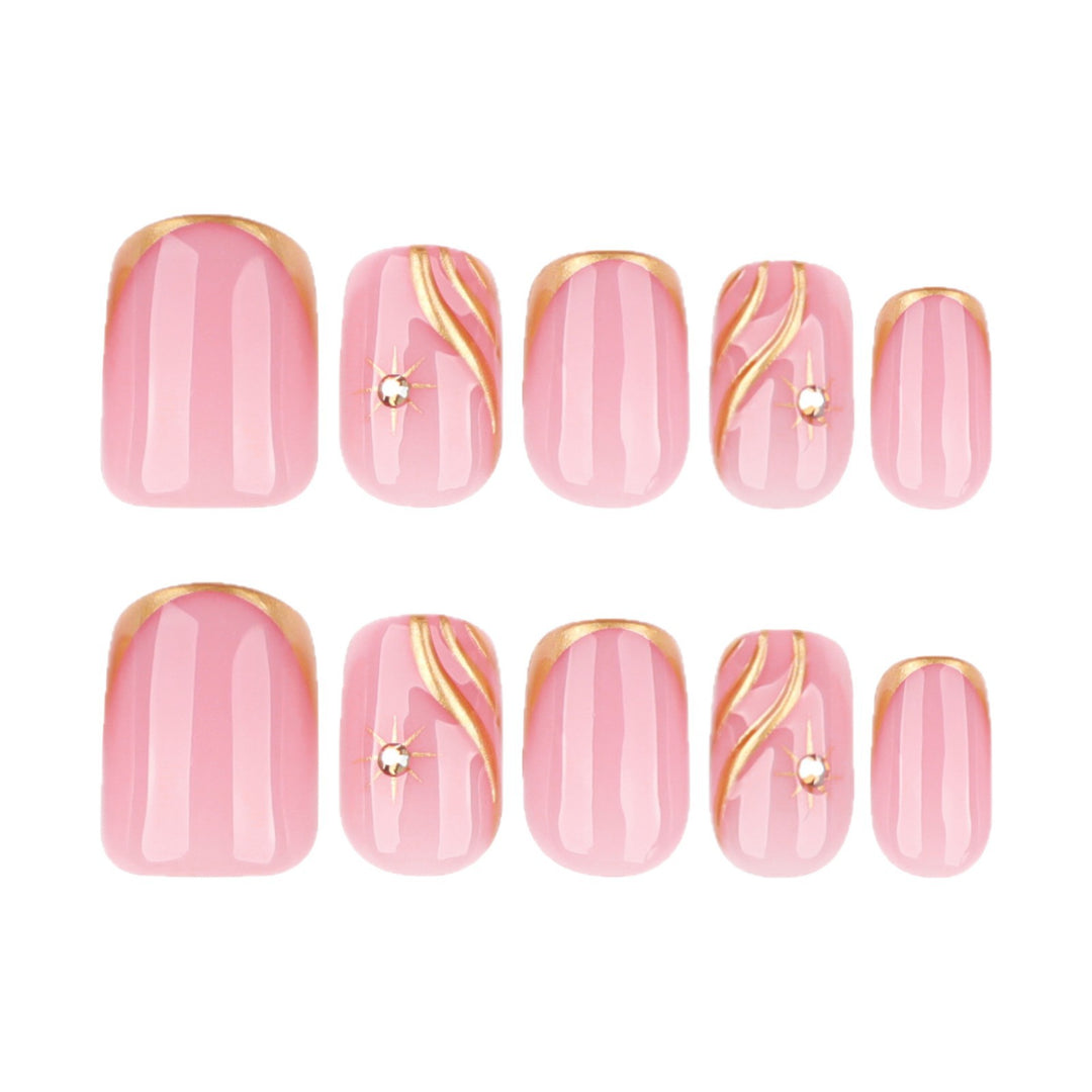 Artificial nail art with glamorous golden accents Bowlift