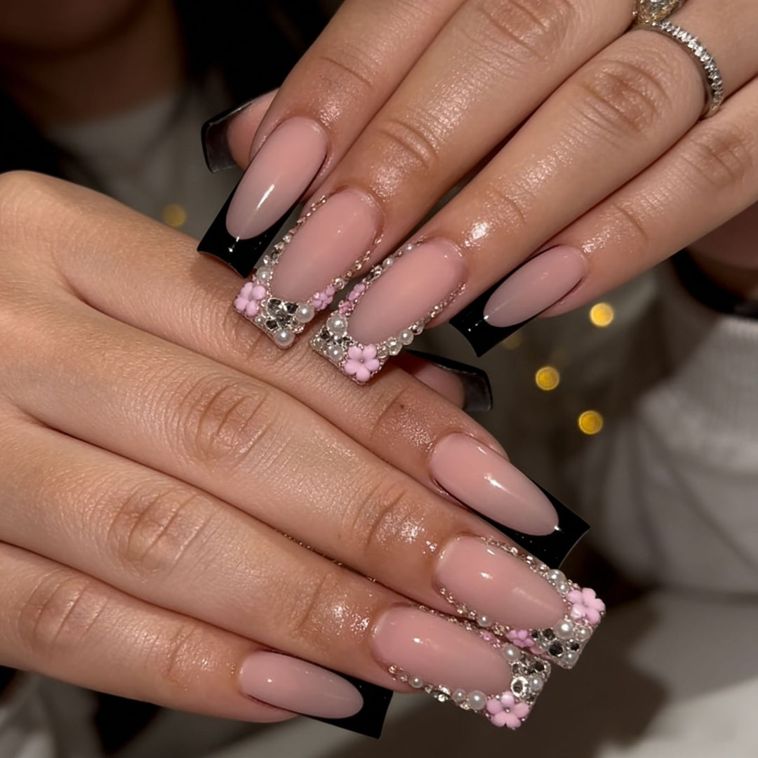Elegant Stiletto Press-On Nail Art with Rhinestone Accents Bowlift