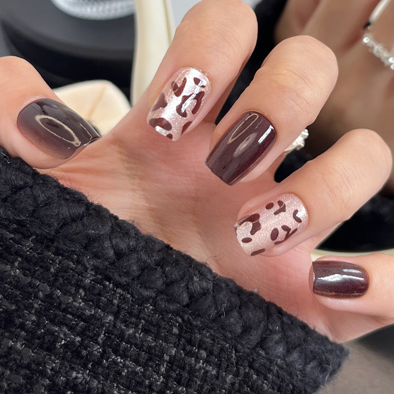 Glamorous Press-On Nail Set with Decorative Gemstone Accents Bowlift