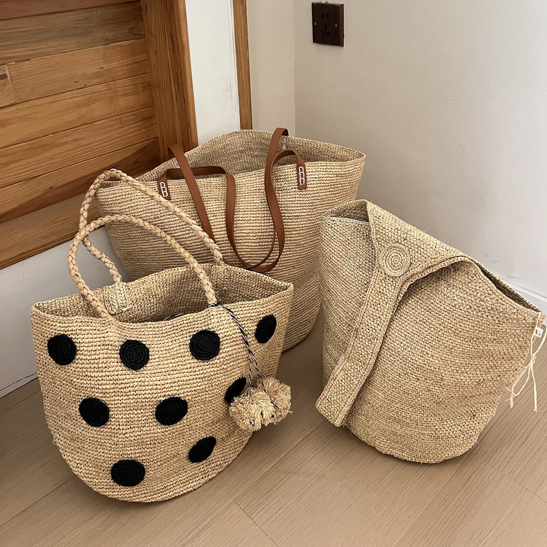 Handcrafted straw bag with soft lining Bowlift
