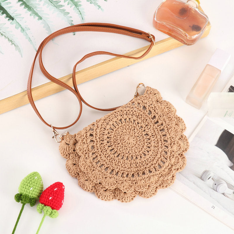 Crochet bag with playful structure design Bowlift