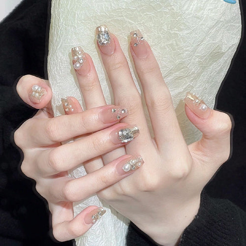 Artificial nail set with elegant pearl and glitter design Bowlift
