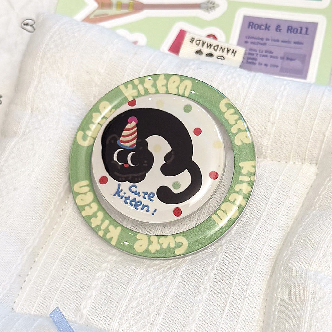 Funnier pin with cat motif Bowlift