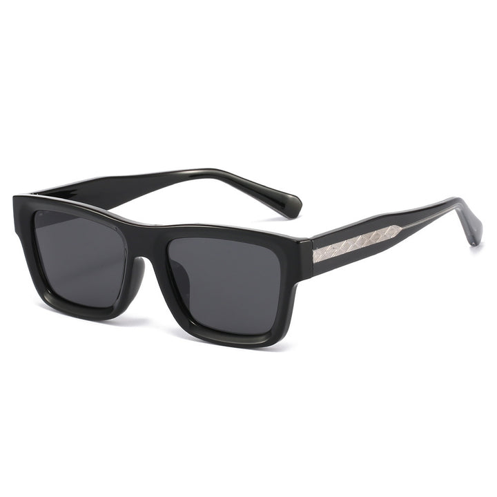 Women's sunglasses in an urban, angular design with metallic accents Bowlift