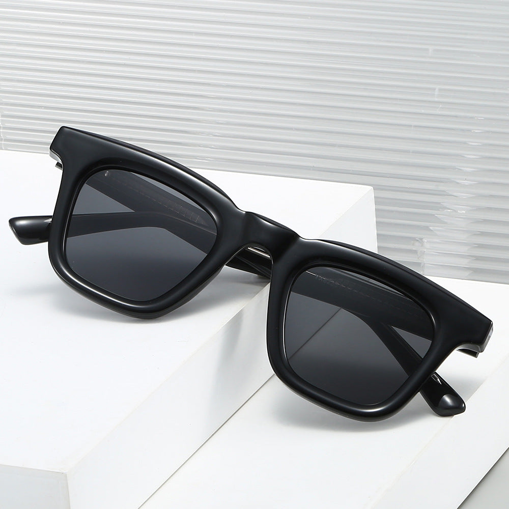 Women's fashionable sunglasses in modern square design with high UV protection Bowlift