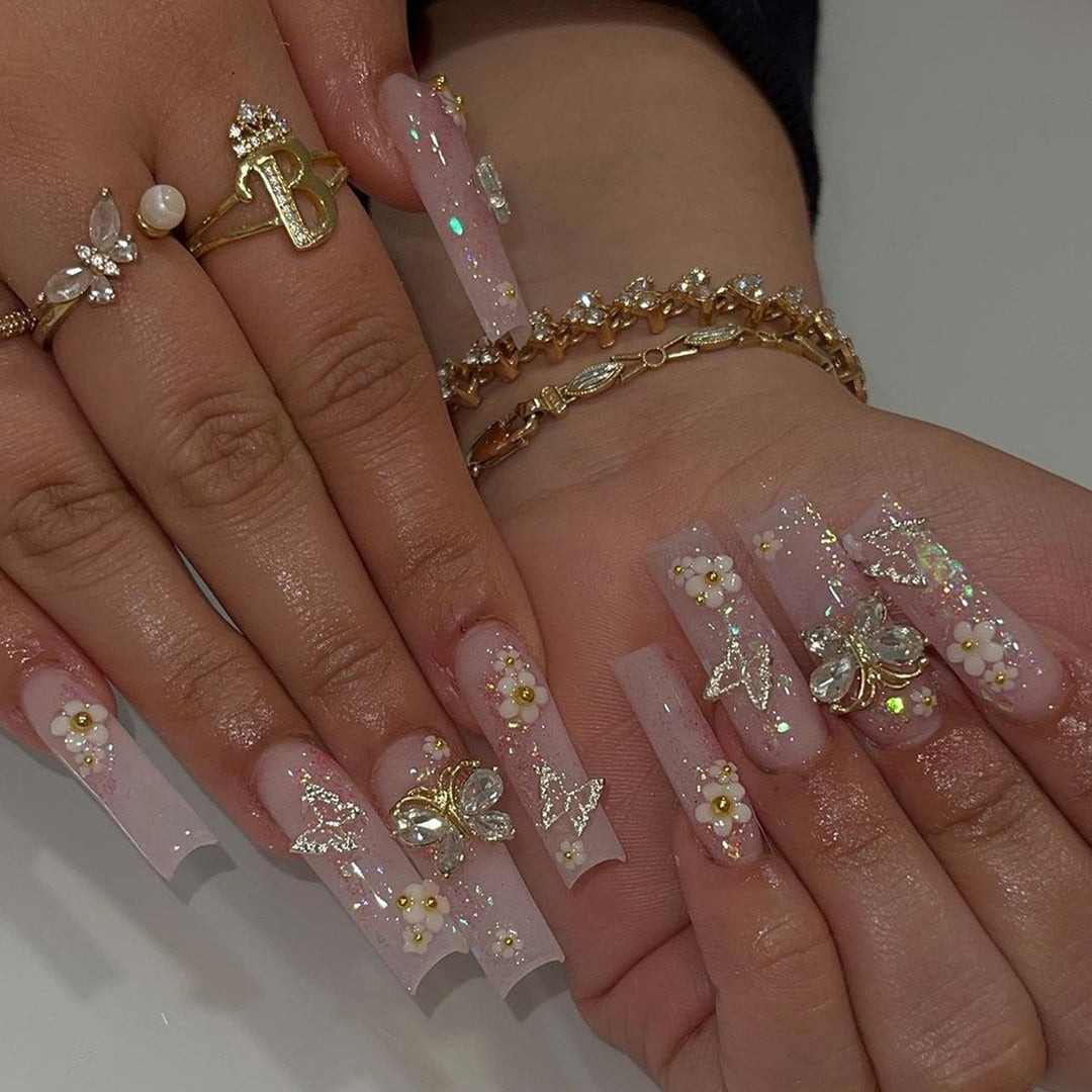 Glamorous artificial nail design with golden accents Bowlift