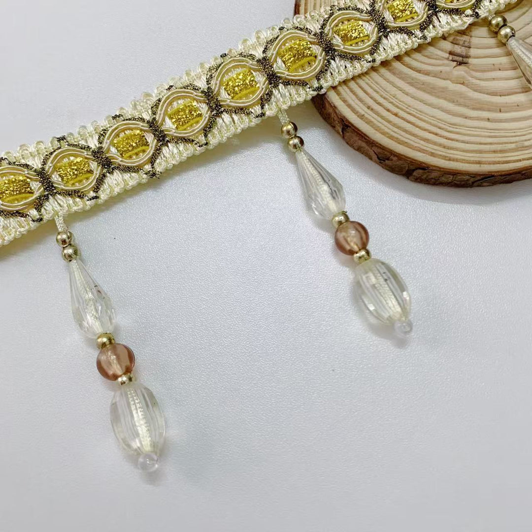 Elegant and Eye-catching Trimming with Glass Crystals Bowlift