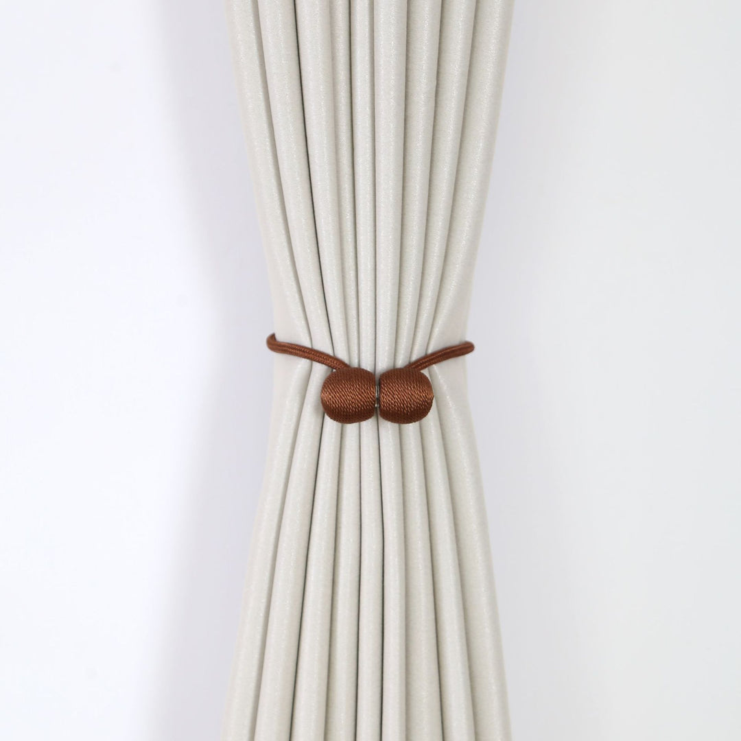 Decorative curtain tieback Bowlift