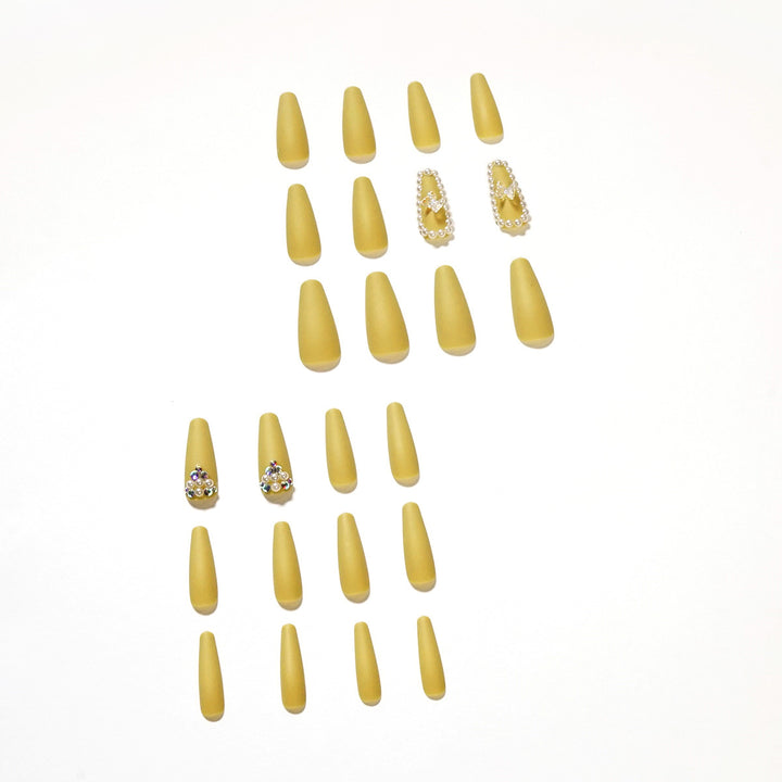 Artful stiletto nails with luxurious glitter accents Bowlift