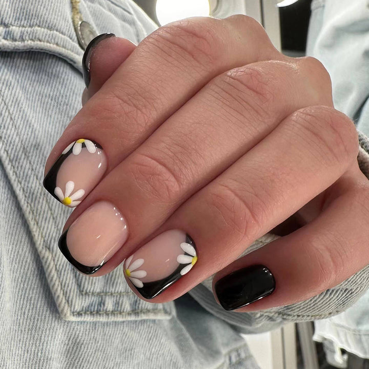 Elegant and creative nail art Bowlift