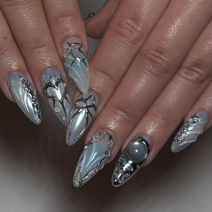 Elegant artificial nails with floral accents Bowlift