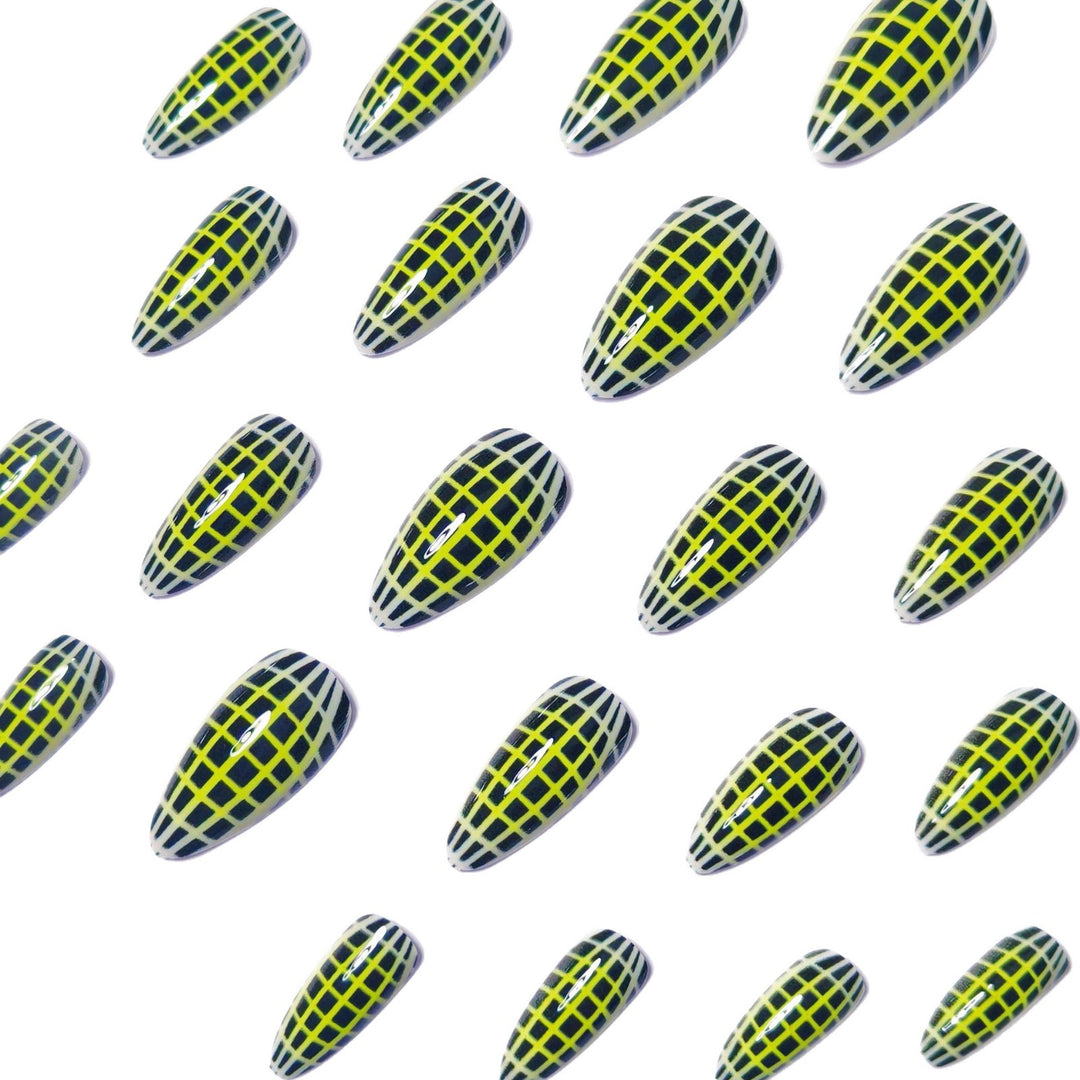 Creative Art Nails with Modern Net Design Bowlift