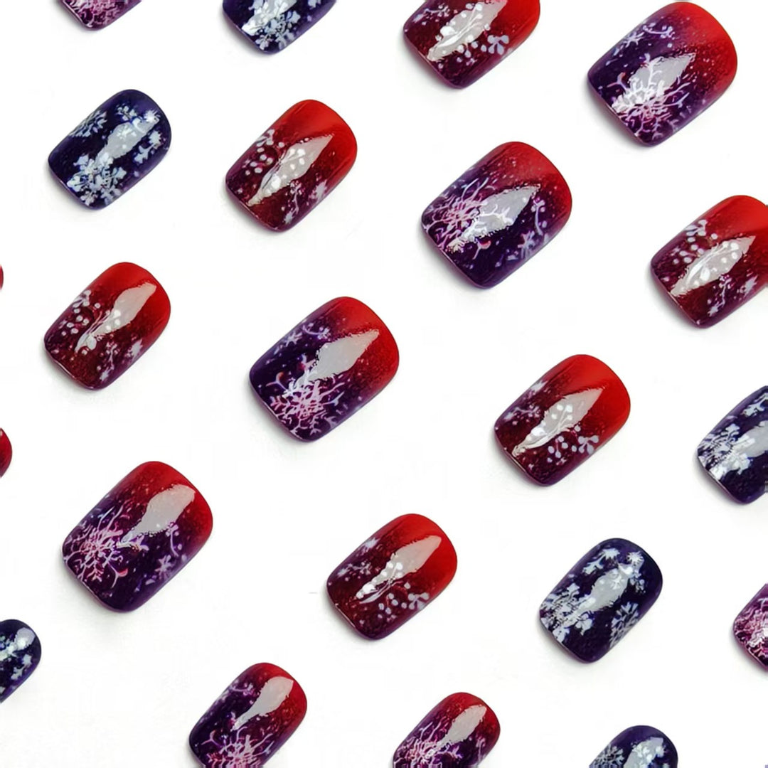Artificial nails with festive glitter effect and wintry snow motif Bowlift